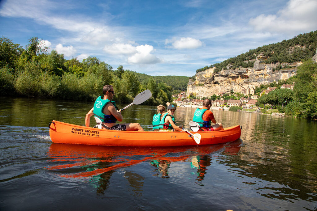 canoë vacances sur la rivière à la roque gageac